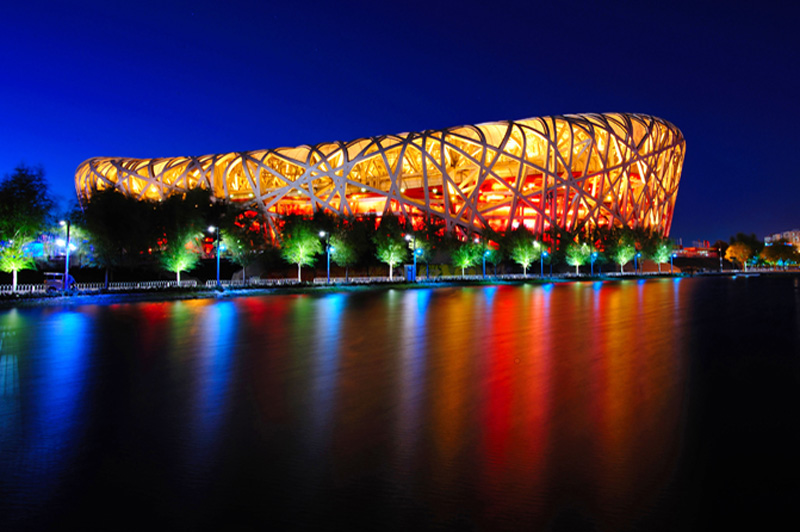 鸟巢(国家体育场)位于北京奥林匹克公园中心区南部,建筑面积25.